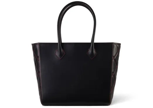 Produkt picture: black luxury leather handbag.